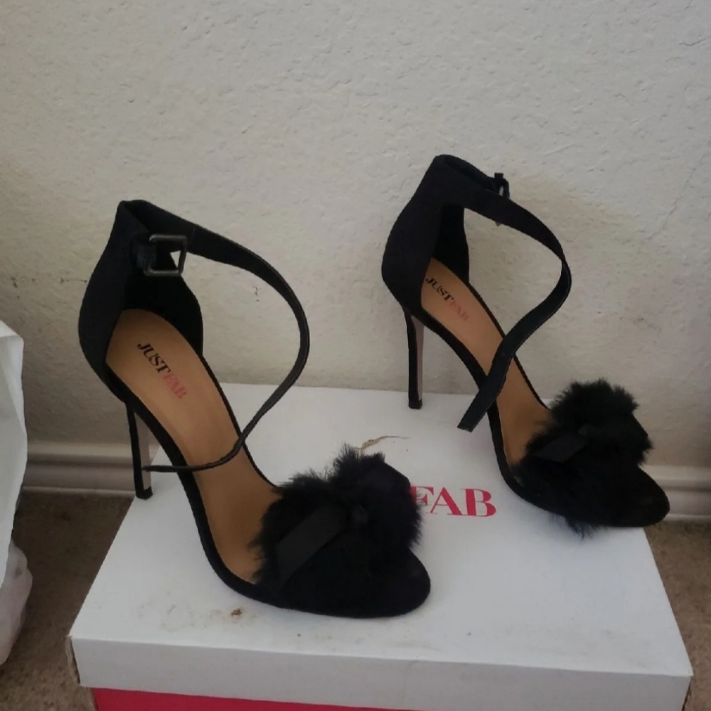 JUSTFAB 8.5 FLUFFY BOW Heels